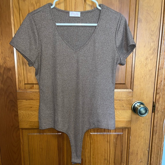 Pink Lily bodysuit burgundy size medium - Picture 2 of 8